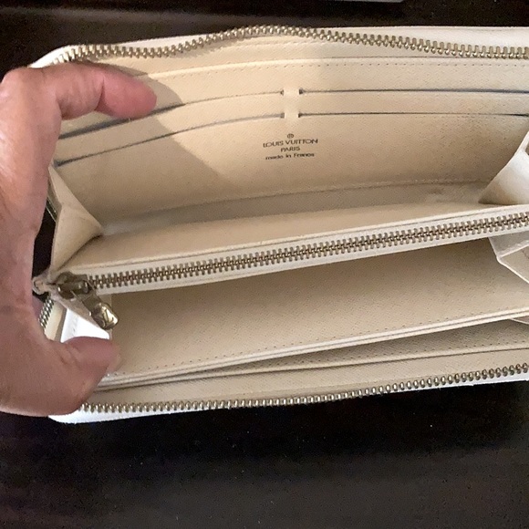 100% Authentic Louis Vuitton Damier Azur Wallet - Picture 4 of 9